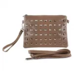 Pochette cloutée très tendance