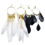 Boucles d’oreilles pendantes avec chainette et plumes