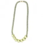 Collier en maille palmier décoré de perles