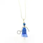 Collier fashion avec pendentif poupée strass
