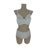 Ensemble lingerie décorée de dentelle avec soutien-gorge à bonnet E et culotte