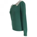 Pull décoré de dentelles sur les épaules