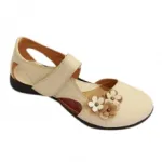 Sandales en cuir ornées de fleurs avec des ouvertures