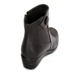 Bottines femme décorées de boutons