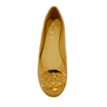 Ballerines parées de médaillons à perles