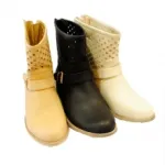 Bottines avec perforation fantaisie et brides cloutées