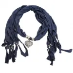 Écharpe bijou avec pendentif cœur strass et bordure franges à perles