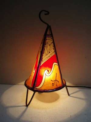 	Lampe en cuir fabriquée à la main