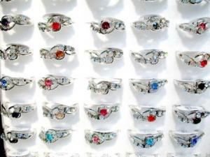 LOT 100 BAGUES FANTAISIE BGF11