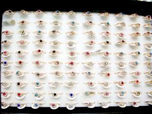 LOT 100 BAGUES FANTAISIE BGF16