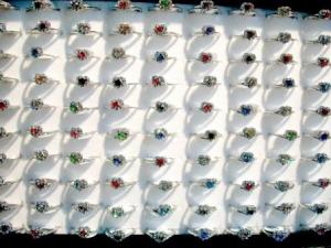 LOT 100 BAGUES FANTAISIE BGF18