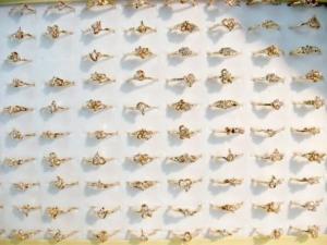 LOT 100 BAGUES FANTAISIE + 50 BAGUES OFFERTES BGF32