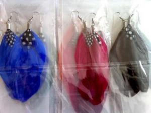 LOT 24 PAIRES BOUCLES D OREILLES PLUMES BOP13