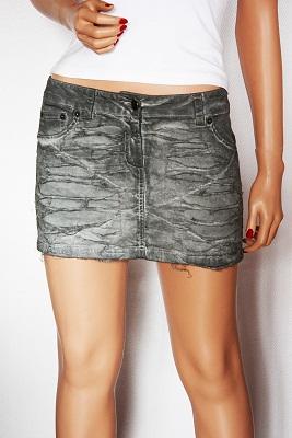 Jupes de marques italiennes en destockage a 5 euros la piéce MAXIMUM