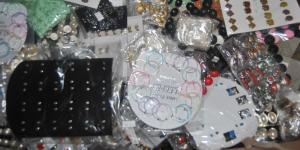 LOT 500 PAIRES BOUCLES D OREILLES