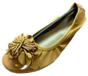 Ballerine fleurie mode  3,95 € HT/unité  Référence : 3104 