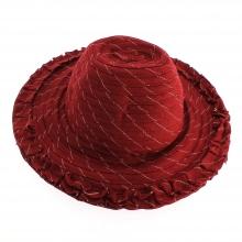 Chapeau capeline à rayures orné de volants