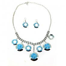 Parure fantaisie ornée de strass