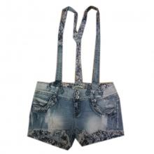 Short en jeans délavé avec bretelles et doublure fleurie