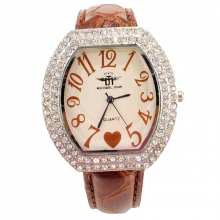 Montre pour femme à cadran ovale orné de strass et bracelet classique