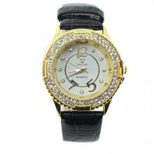 Montre dorée parée de strass