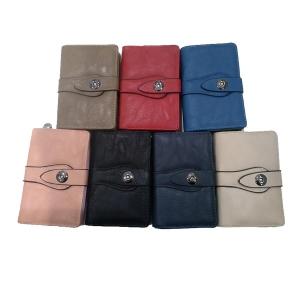 Portefeuille avec fermoir par zip et une languette à bouton-pression