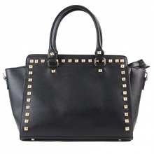Sac à main bordé de clous
