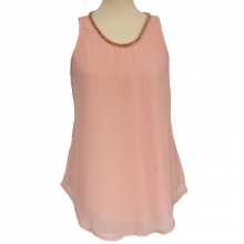 Top orné d’une chaîne dorée avec dos drapé