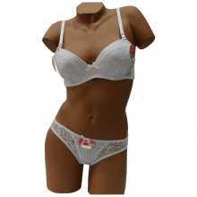 Ensemble lingerie femme décorée de dentelle