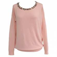 Pull avec col orné de pierres