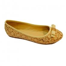 Ballerines en dentelle avec nœuds et médaillons