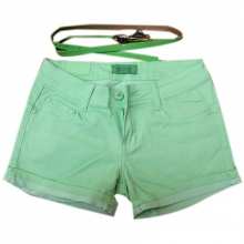 Short vert d’eau en jeans avec ceinture