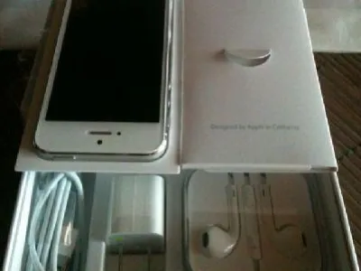 Selling New Apple iPhone 5S 32Bb and Samsung S4