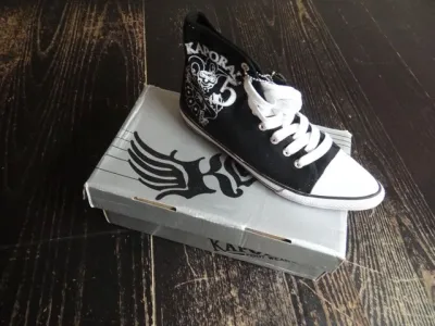 Vend lot de chaussures hommes, femmes et enfants de marque de sportwear et surfwear de prix mini