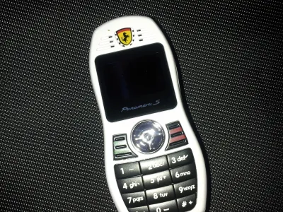 Mini téléphone Porsche PanameraS