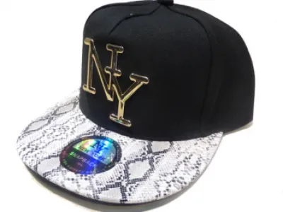 Casquette NY motif serpent  5,95 € HT  Réf 7789 