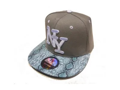 Casquette NY imprimé serpent  5,95 € HT  Réf 7770