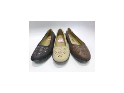 Ballerine classique clouté / Réf 5943 / 3.90€ HT