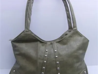 container de sacs à main à 1,50€