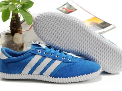 Vente Pas Cher chaussures Adidas Site Web: www.shoesforoutlet2012.net