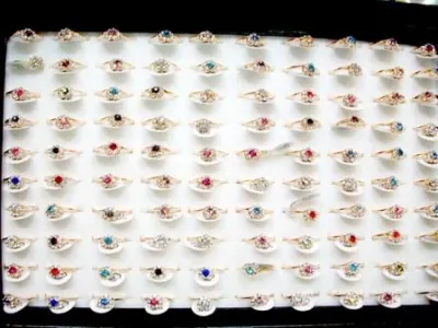 LOT 100 BAGUES FANTAISIE BGF16