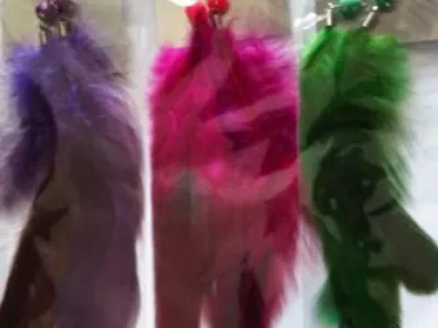 LOT 24 PAIRES BOUCLES D OREILLES PLUMES BOP12