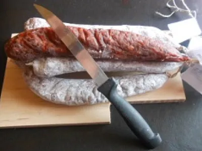 saucissons sur planche