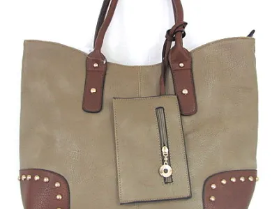 Sac à main clouté simili cuir 7,95 € HT
