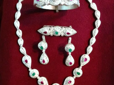  	Collier en argent