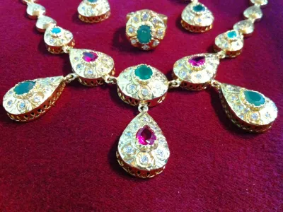  	Collier Luxueux Marocain en or