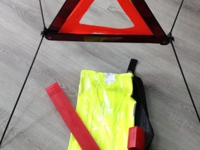Triangles et gilets Kits de sécurité