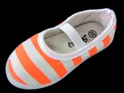 Ballerine en toile fluo fille 1,95 € HT/unité  Référence : 3109