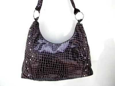 SAC A MAIN VERNIS FACON CROCO REF 5123 3.95€ HT 