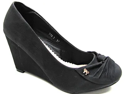 Escarpins ref 5836 5.9€ ht 